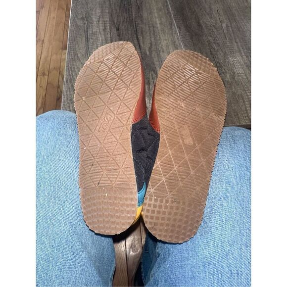 Teva ReEmber Slip-On Size 4 Youth - Picture 6 of 8